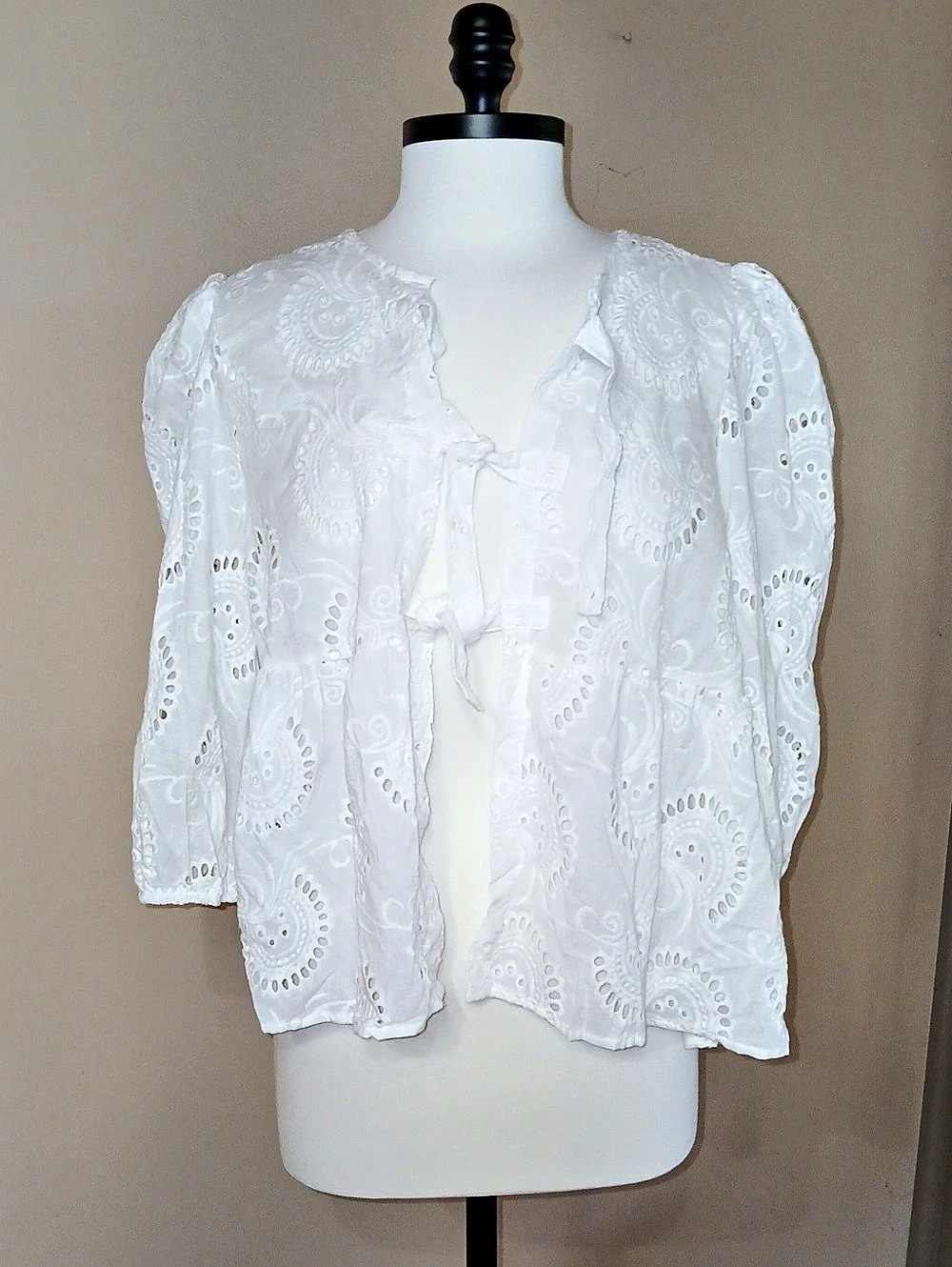 White Paisley Eyelet Blouse Like New
